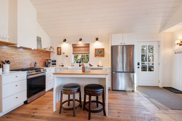 Renovated cabin on Lac Courte Oreilles Lake - minutes from trails!