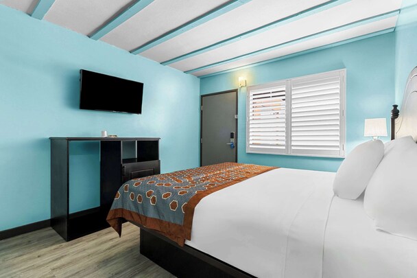 Rodeway Inn & Suites North Hollywood Burbank Airport - Universal Area