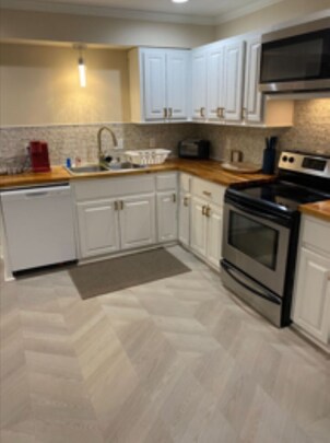 The Gold House: Luxury Home Near Midtown, USM, Zoo