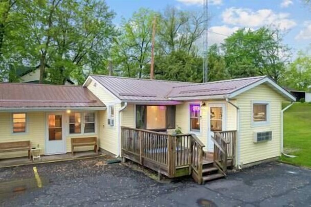 Room 1, Kozy Rest Motel