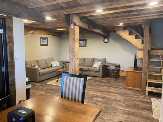The Pedaler's Rest Retreat - Lakeside Tiny Home for 8 guests
