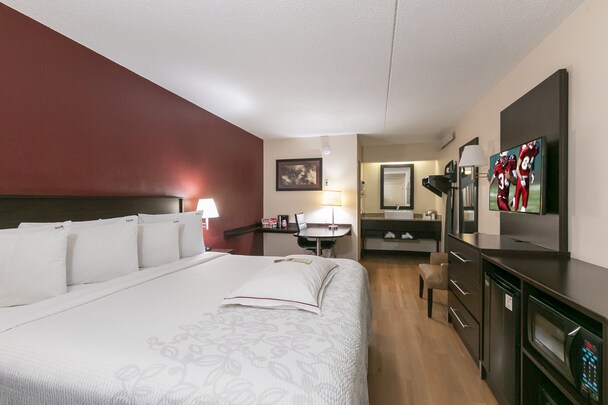 Red Roof Inn PLUS+ Boston - Framingham
