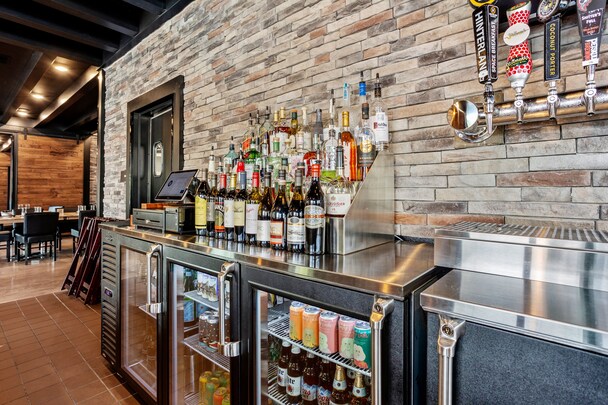 Cobblestone Hotel & Suites - De Pere/Green Bay