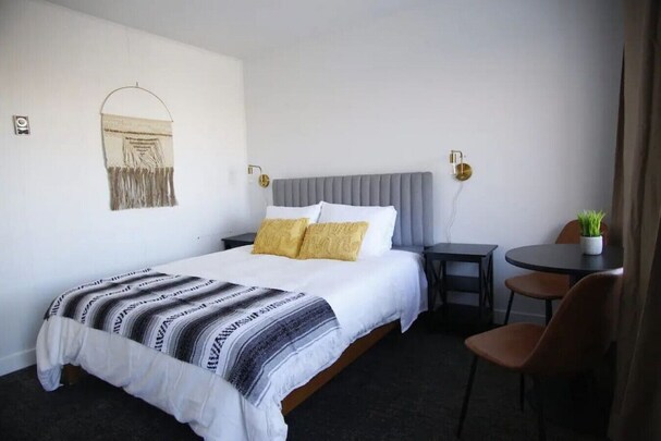 Fillmore Lodge: Fantastic Queen Room - Best Price
