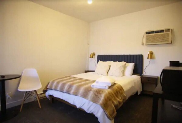 Fillmore Lodge: Lowest Price - Comfy Queen Room