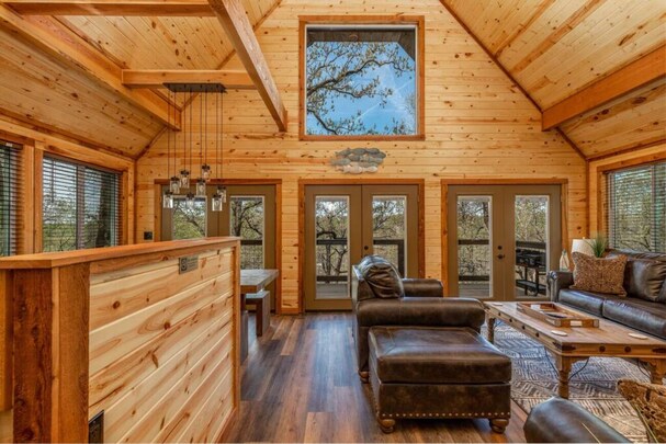Norfolk Cabin (Boat Slip Included)