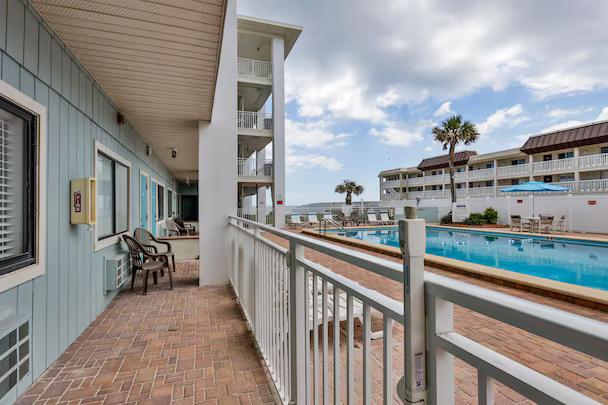 Coastal Waters 107 - A studio poolside retreat
